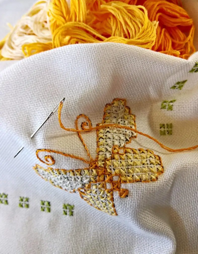 handwork, embroidery, cross stitch embroidery-2943250.jpg
